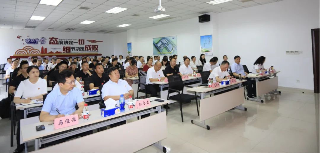 花花牛乳業(yè)集團(tuán)開(kāi)展“合規(guī)體系構(gòu)建框架”專題培訓(xùn)