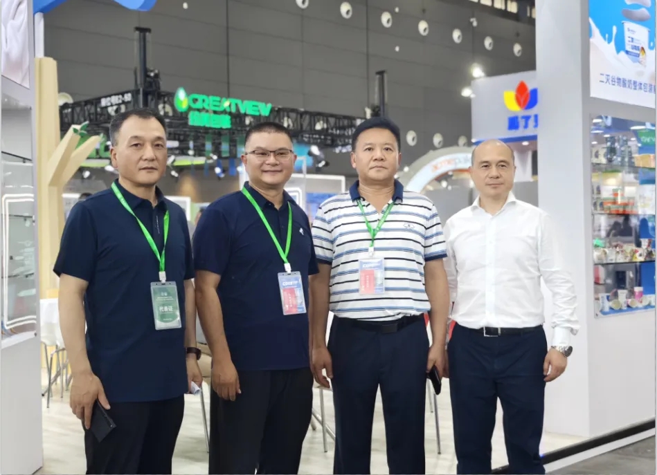 花花牛乳業(yè)集團黨委書記、董事長唐洪峰一行參加中國乳制品工業(yè)協(xié)會第三十次年會暨2024中國（國際）乳業(yè)技術(shù)博覽會