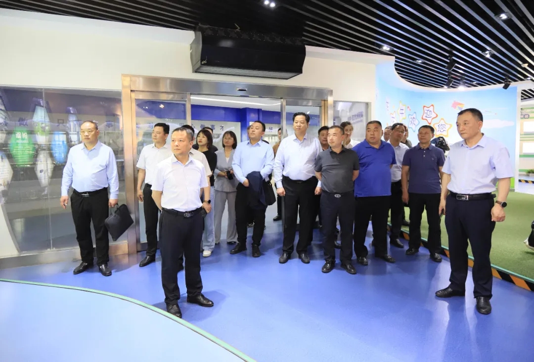 供銷聯(lián)動(dòng)，創(chuàng)新共贏丨河南農(nóng)投集團(tuán)內(nèi)部業(yè)務(wù)協(xié)同交流會(huì)在花花牛乳業(yè)集團(tuán)順利召開