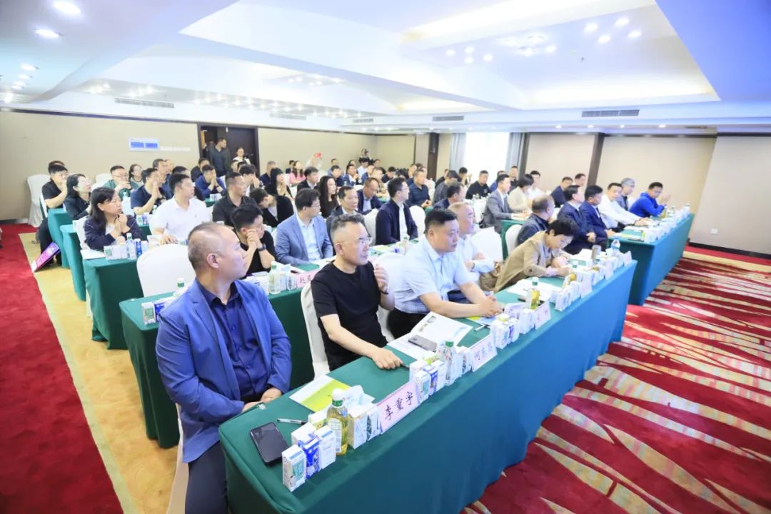 河南省2024國(guó)家“學(xué)生飲用奶計(jì)劃”推廣工作推進(jìn)會(huì)在鄭州成功舉辦！