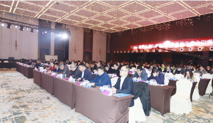 河南奶業(yè)發(fā)展啟航新征程——花花牛乳業(yè)集團(tuán)黨委書記、董事長唐洪峰當(dāng)選河南省奶業(yè)協(xié)會會長