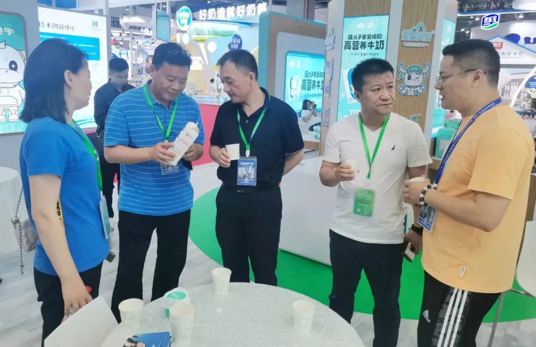 參觀拓思路 交流促發(fā)展 | 集團(tuán)領(lǐng)導(dǎo)參加中乳協(xié)第二十九次年會暨中國（國際）乳業(yè)技術(shù)博覽會并到江西陽光乳業(yè)參觀座談