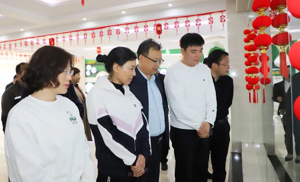 花花牛丨駐馬店市遂平縣政協(xié)黨組書記、主席張衛(wèi)東一行蒞臨花花牛魯山瑞亞牧場(chǎng)參觀