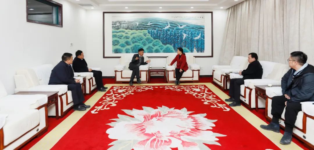 發(fā)揮產(chǎn)業(yè)優(yōu)勢 助力鄉(xiāng)村振興 | 民權(quán)縣委副書記、縣長王靜嫻會見關(guān)曉彥董事長一行