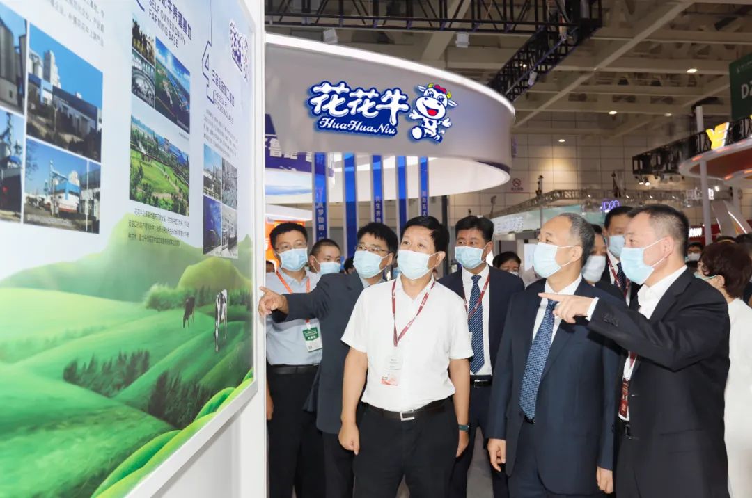 第十三屆奶業(yè)大會(huì)暨D20峰會(huì)在泉城濟(jì)南召開 | 花花牛乳業(yè)榮膺“優(yōu)秀乳品加工企業(yè)” 第十三屆奶業(yè)大會(huì)暨D20峰會(huì)在泉城濟(jì)南召開 | 花花牛乳業(yè)榮膺“優(yōu)秀乳品加工企業(yè)”