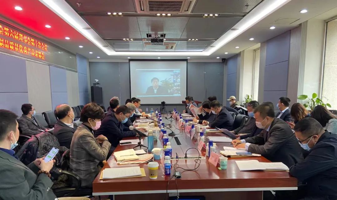 榮膺乳業(yè)三大金獎，花花牛以產業(yè)融合發(fā)展推進奶業(yè)高質量發(fā)展