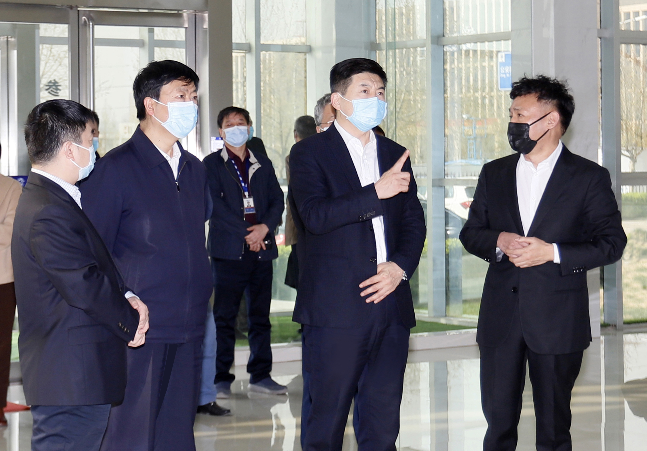 河南省委常委、副省長費東斌蒞臨 花花牛乳業(yè)集團調(diào)研