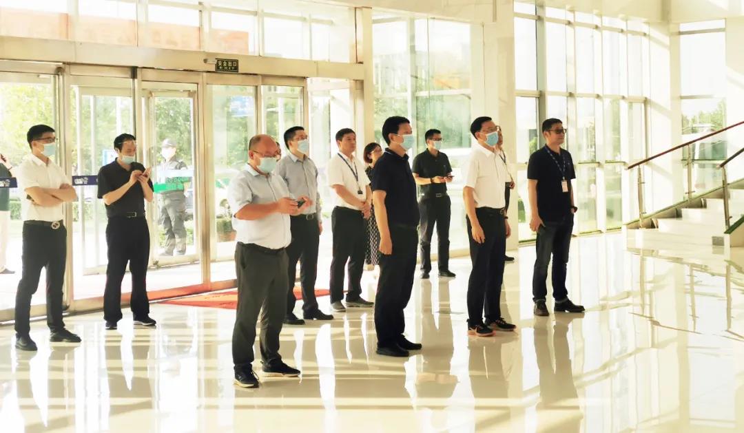 快訊 | 湖北省農(nóng)業(yè)廳副廳長(zhǎng)王海濤等領(lǐng)導(dǎo)一行蒞臨河南花花牛乳業(yè)集團(tuán)參觀調(diào)研