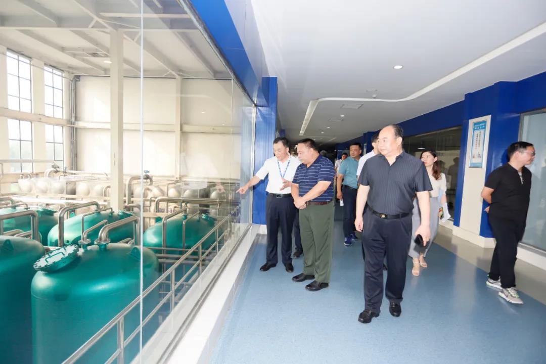 快訊 | 河南省人民政府食品安全委員會辦公室第三批食品安全示范區(qū)驗收組領導蒞臨花花牛乳業(yè)集團驗收食品安全示范區(qū)建設情況