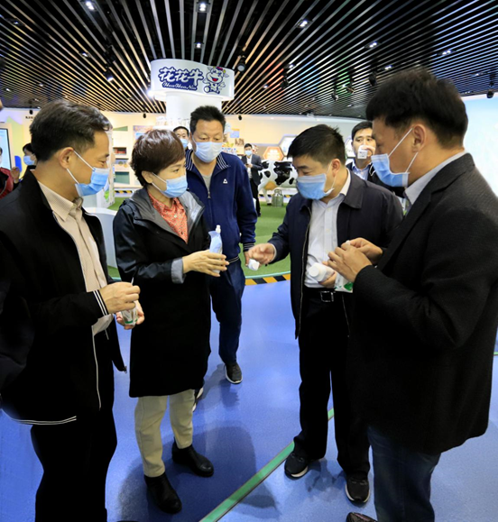 鄭州市人大副主任孫黎、市政府副市長李喜安一行 蒞臨花花牛開展“三送一強”活動