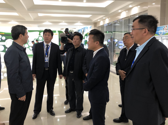 河南省委副書記、省長(zhǎng)陳潤(rùn)兒一行蒞臨 花花牛集團(tuán)魯山瑞亞牧業(yè)有限公司視察調(diào)研