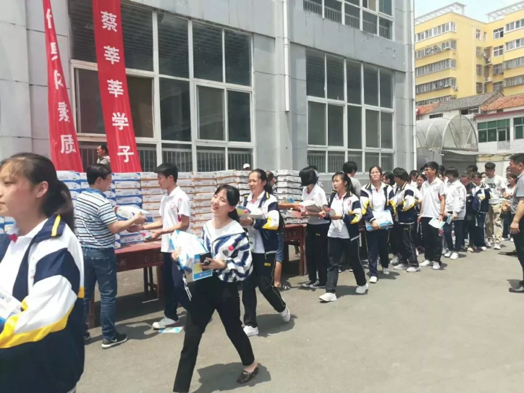 花花牛|捐助教育100萬元！做公益，我們是認(rèn)真的！