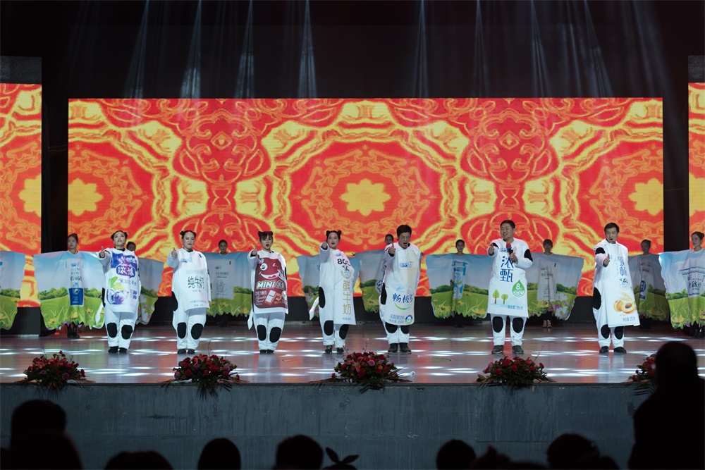 “不忘初心、聚力前行” 花花牛集團(tuán)2018迎新春聯(lián)歡會(huì)隆重舉行