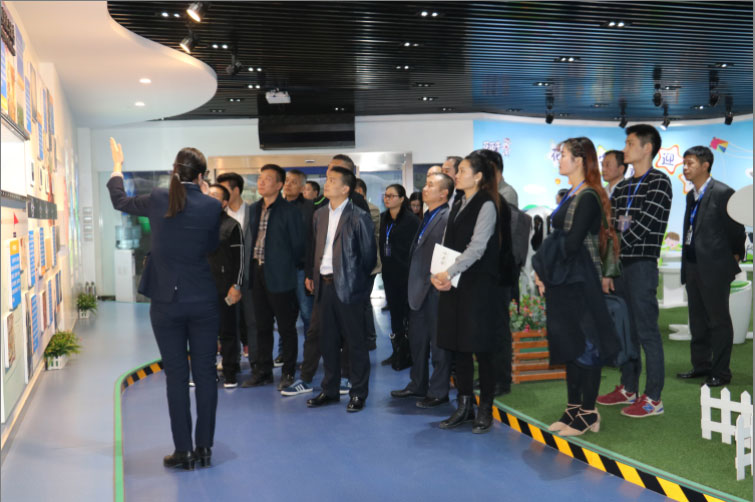 商界領(lǐng)袖俱樂(lè)部精英參訪花花牛！