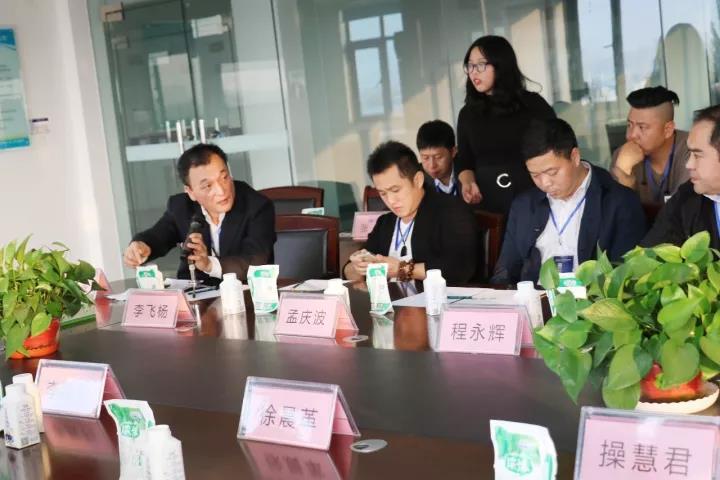 商界領(lǐng)袖俱樂(lè)部精英參訪花花牛！