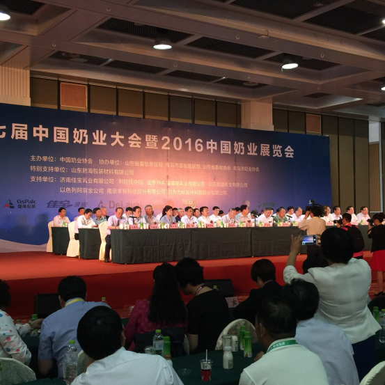 花花牛牛氣沖天！農業(yè)部長品嘗“領暢”點贊，又獲國際奶業(yè)平臺青睞