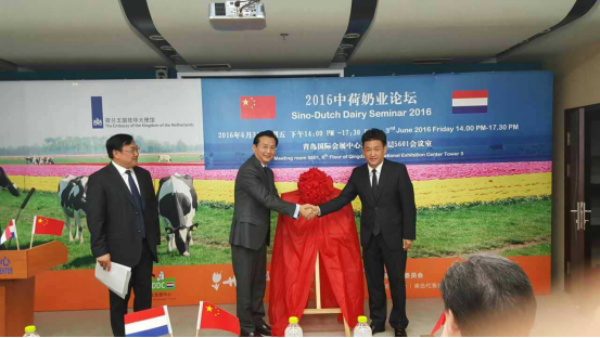 花花牛牛氣沖天！農業(yè)部長品嘗“領暢”點贊，又獲國際奶業(yè)平臺青睞