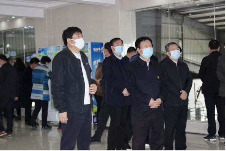 平頂山市委書(shū)記周斌一行蒞臨花花牛乳業(yè)集團(tuán) 魯山瑞亞牧業(yè)有限公司調(diào)研疫情防控和復(fù)工復(fù)產(chǎn)情況 平頂山市委書(shū)記周斌一行蒞臨花花牛乳業(yè)集團(tuán) 魯山瑞亞牧業(yè)有限公司調(diào)研疫情防控和復(fù)工復(fù)產(chǎn)情況