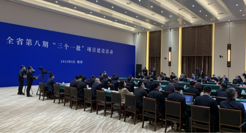 河南舉行全省第八期“三個一批”項(xiàng)目建設(shè)活動：花花牛智能科技產(chǎn)業(yè)園項(xiàng)目在鄭州分會場簽約