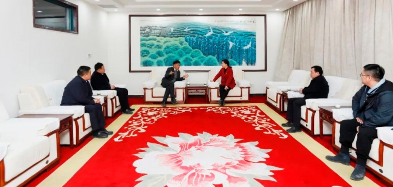 發(fā)揮產(chǎn)業(yè)優(yōu)勢(shì) 助力鄉(xiāng)村振興 | 民權(quán)縣委副書記、縣長(zhǎng)王靜嫻會(huì)見關(guān)曉彥董事長(zhǎng)一行