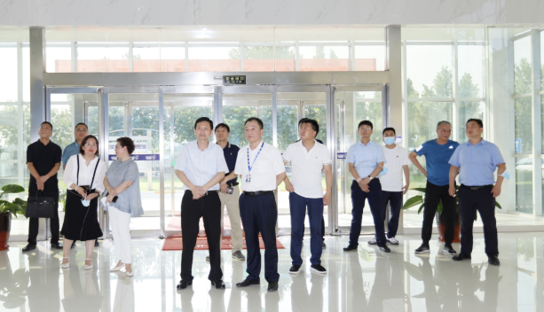 快訊|鄭州市二七區(qū)委副書記、區(qū)長虎榮鑫蒞臨河南花花牛乳業(yè)集團(tuán)調(diào)研